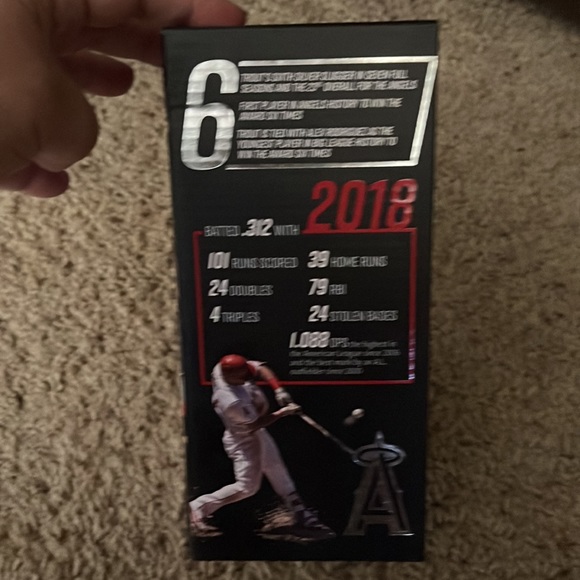 Mint! 2018 Commemorative Silver Slugger, Mike Trout, collectible, bobble head. - Picture 4 of 6